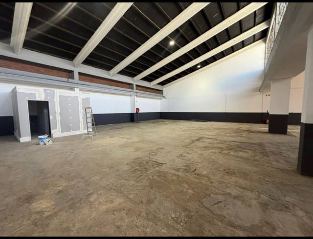 480M² WAREHOUSE TO LET IN EASTLEIGH